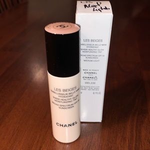 Brand New Chanel Les Beiges Sheer Healthy Glow Moist. Tint Med Light .7 fl oz